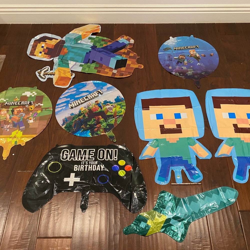 Pack of 11 Minecraft Mylar Balloons